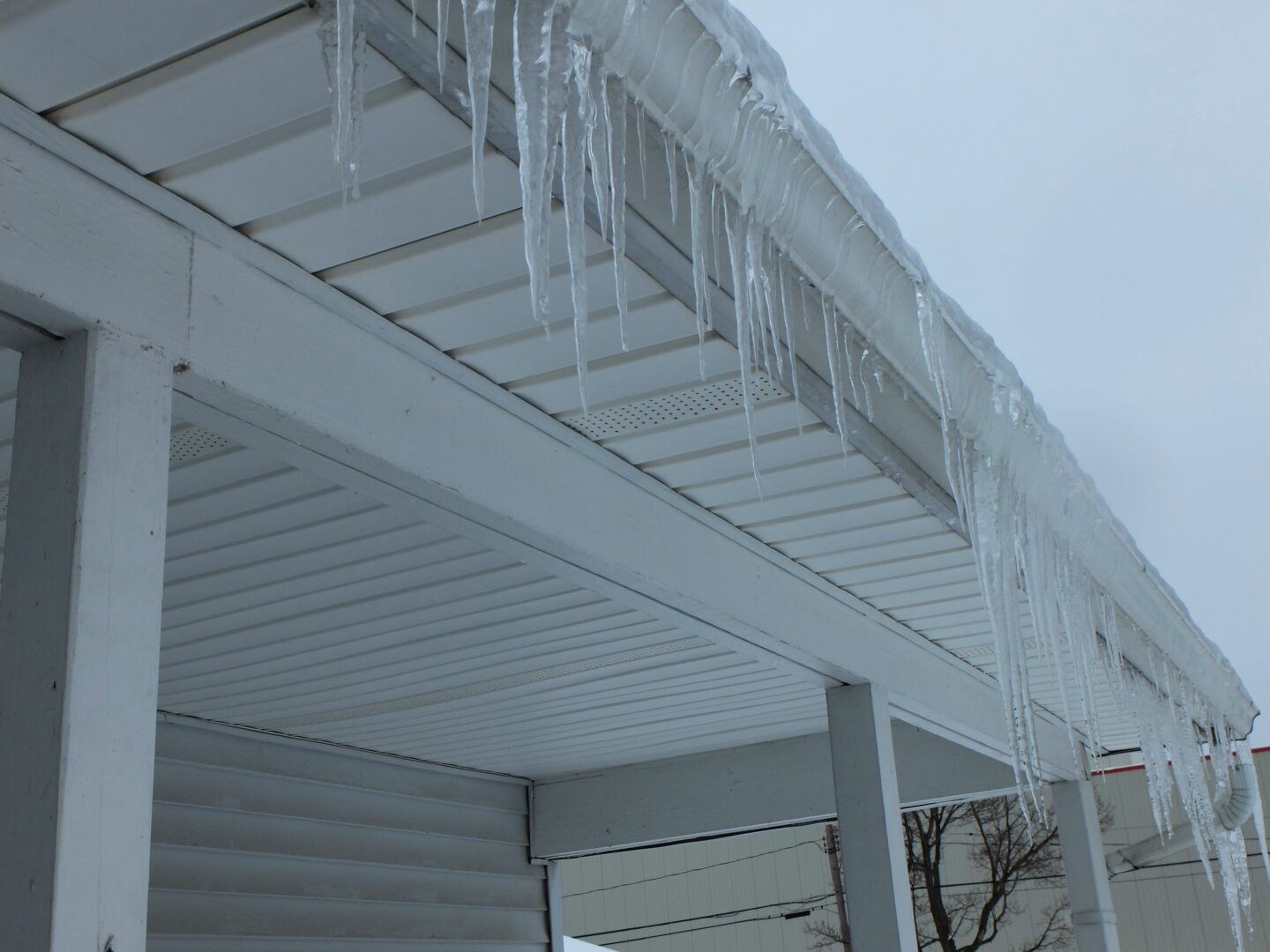 Ice-Damming on a roof, metal roof heat tape